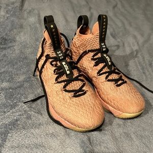 Lebron 15 Hollywood “Rust Pink” Limited Edition